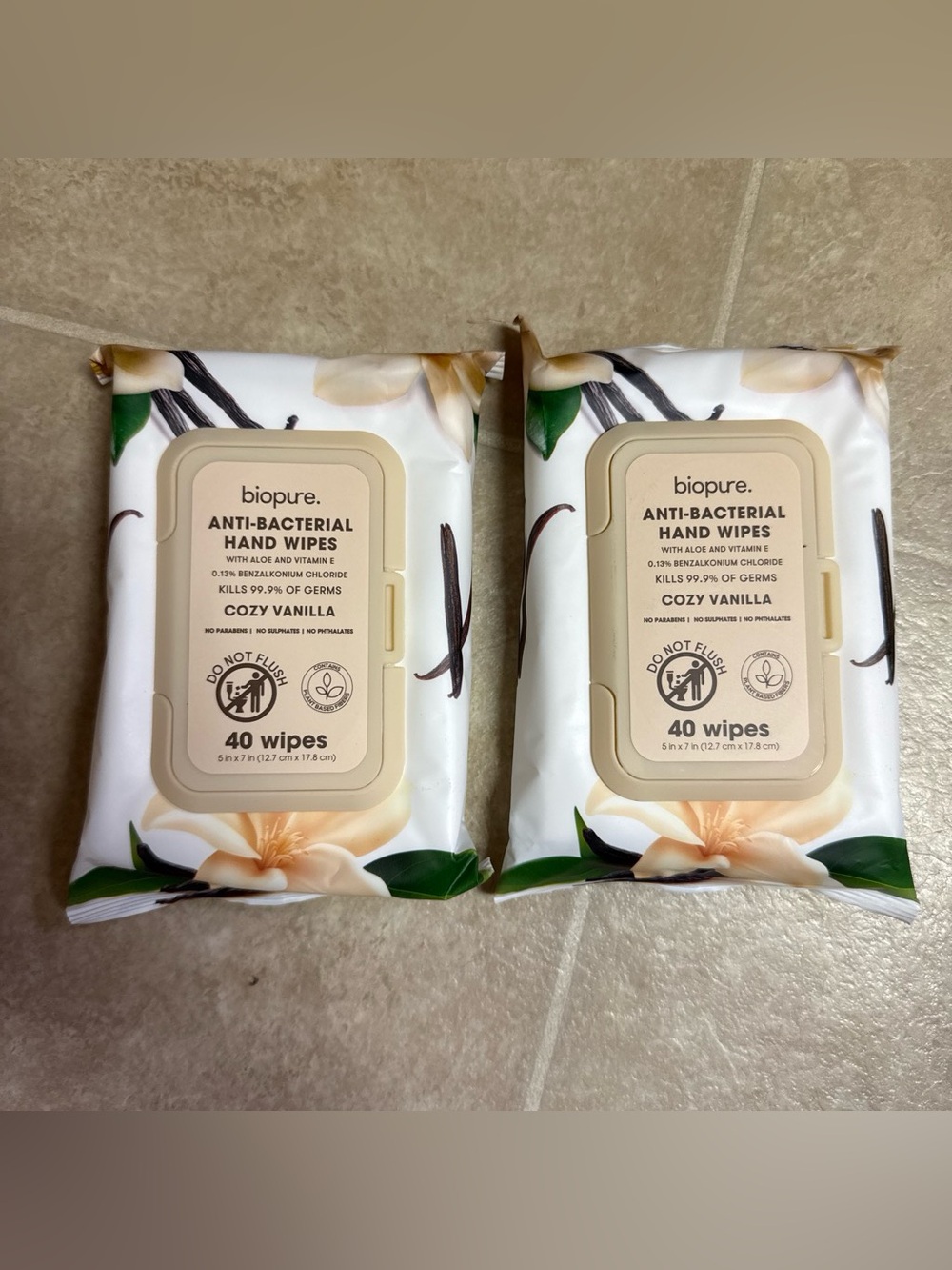 2 Cozy Vanilla Anti-Bacterial Hand Wipes - White (40 Wipes)